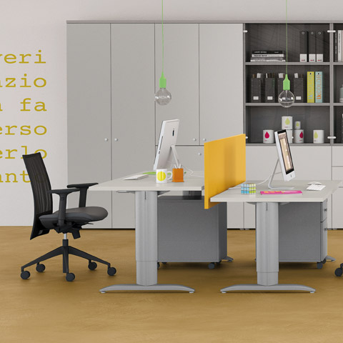 Sit to Stand Scrivanie di Martex  . Arredamento